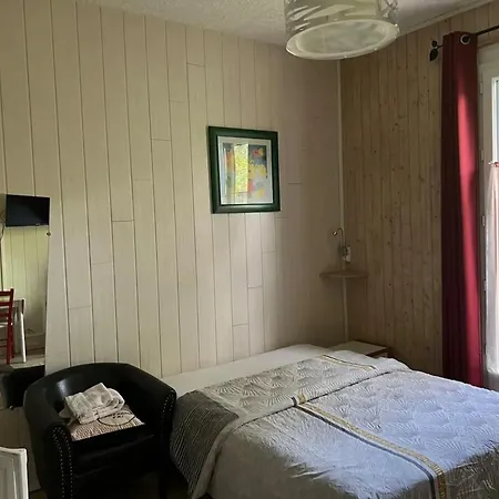 Moderne à Néris-les-bains De 17 M² *